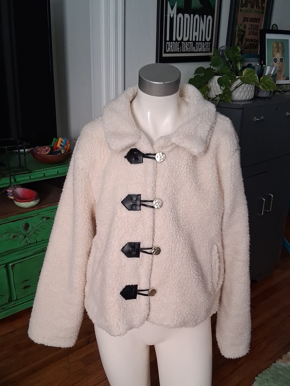 Vigoss Cream Sherpa Toggle Jacket Size XL
